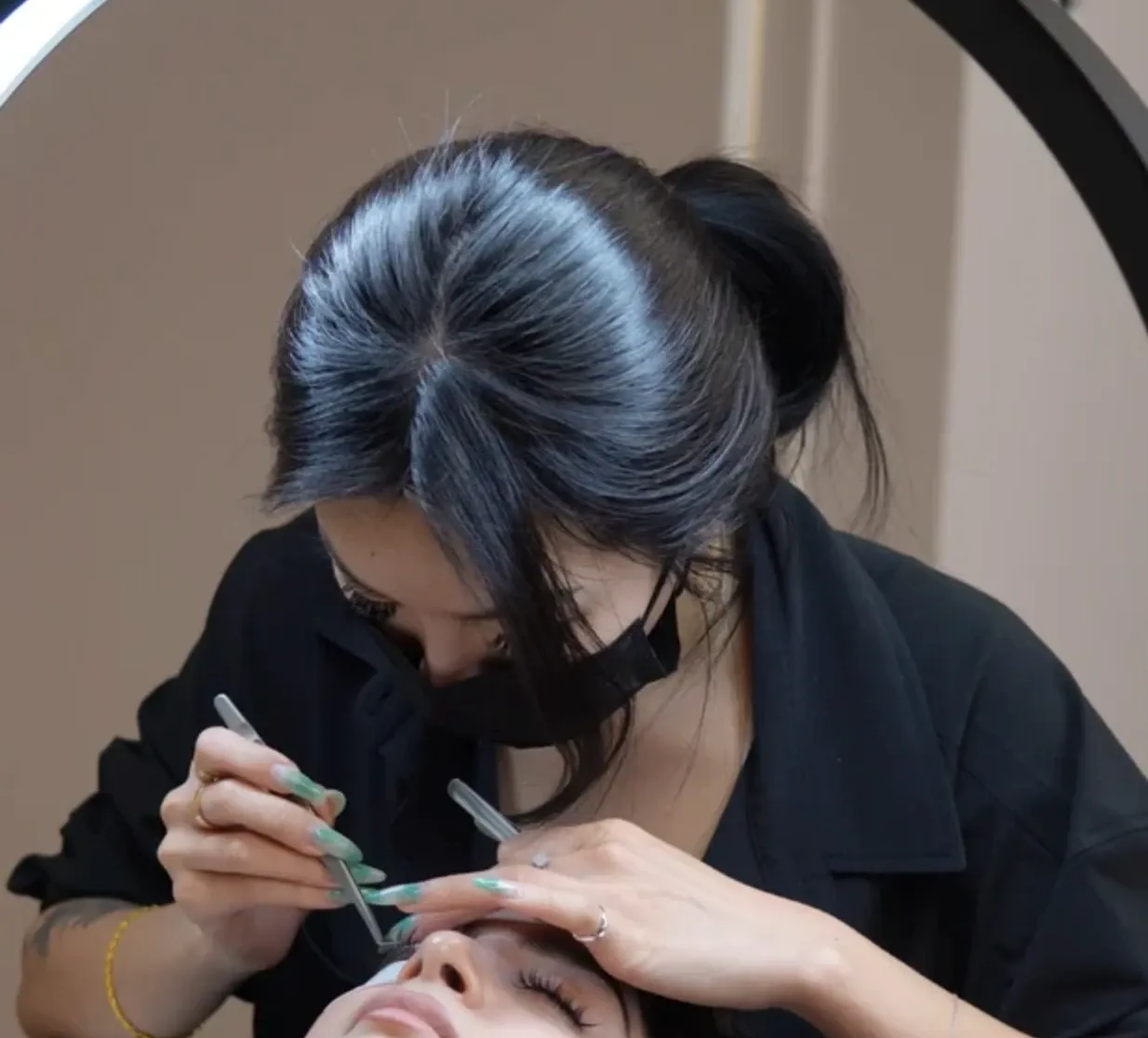 Beckyla applying custom lash extensions to a client